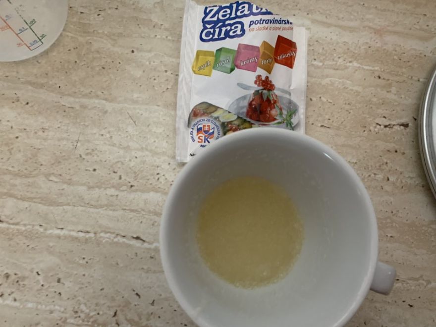 Čokoládová pěna s mirror polevou