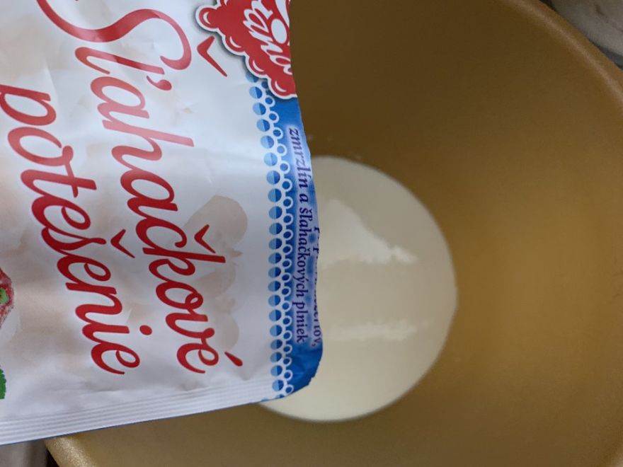 Čokoládová pěna s mirror polevou