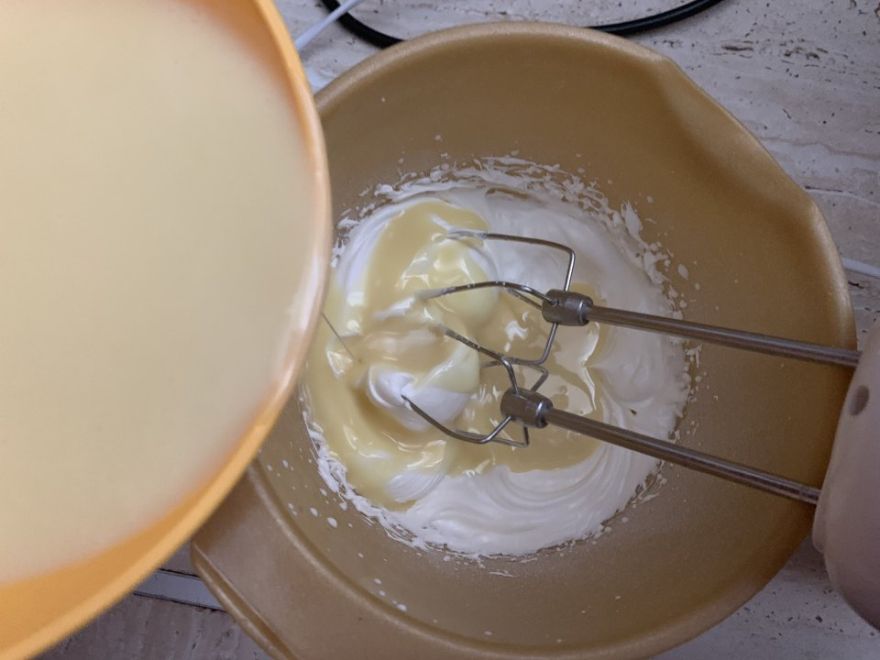 Čokoládová pěna s mirror polevou