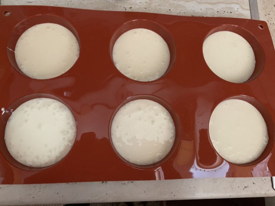 Čokoládová pěna s mirror polevou