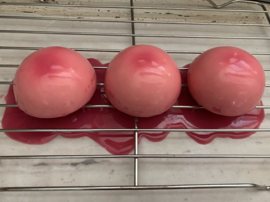 Čokoládová pěna s mirror polevou