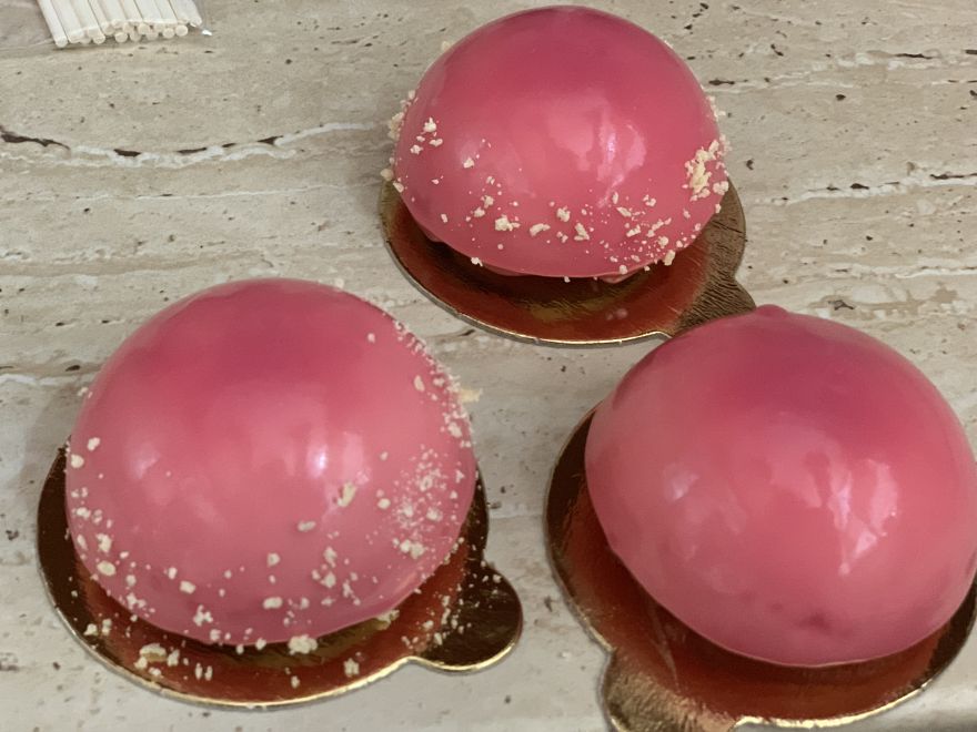 Čokoládová pěna s mirror polevou