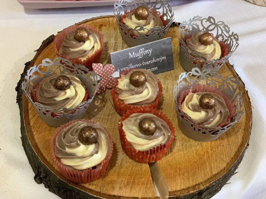 Cup muffins with cottage cheese duo cream