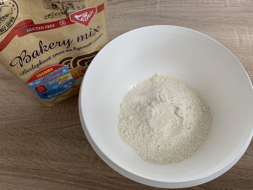 Bezlepkový kakaový závin