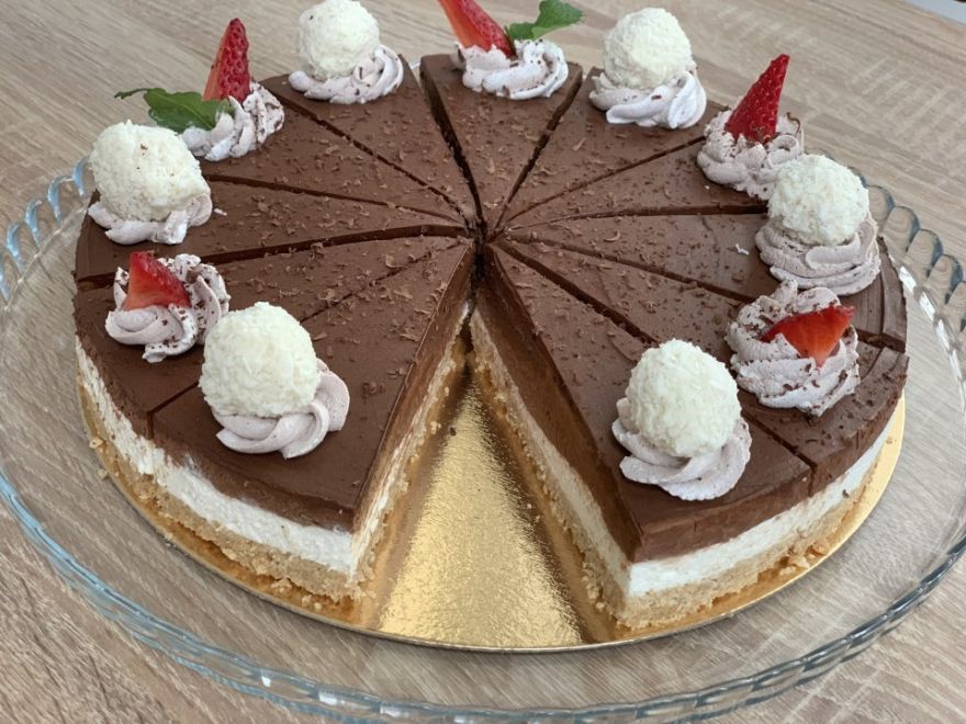 Three-color chocolate cheesecake