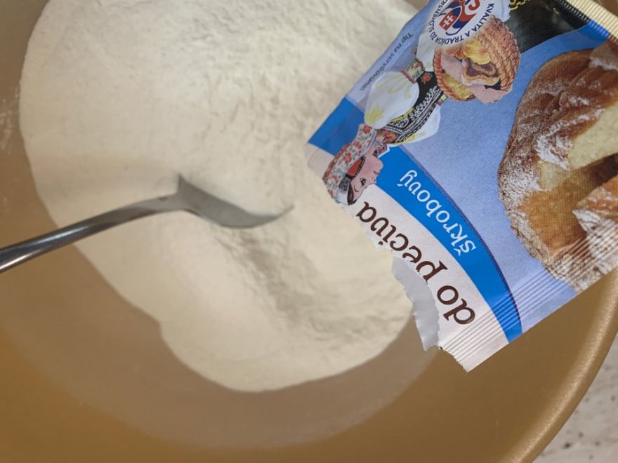 Yogurt cake with cottage cheese and fruit