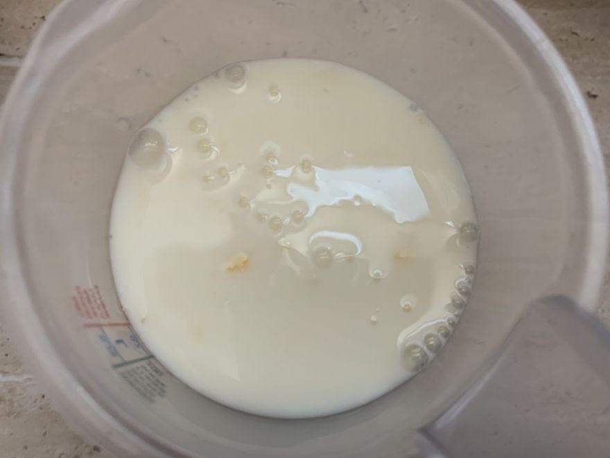 Yogurt cake with cottage cheese and fruit