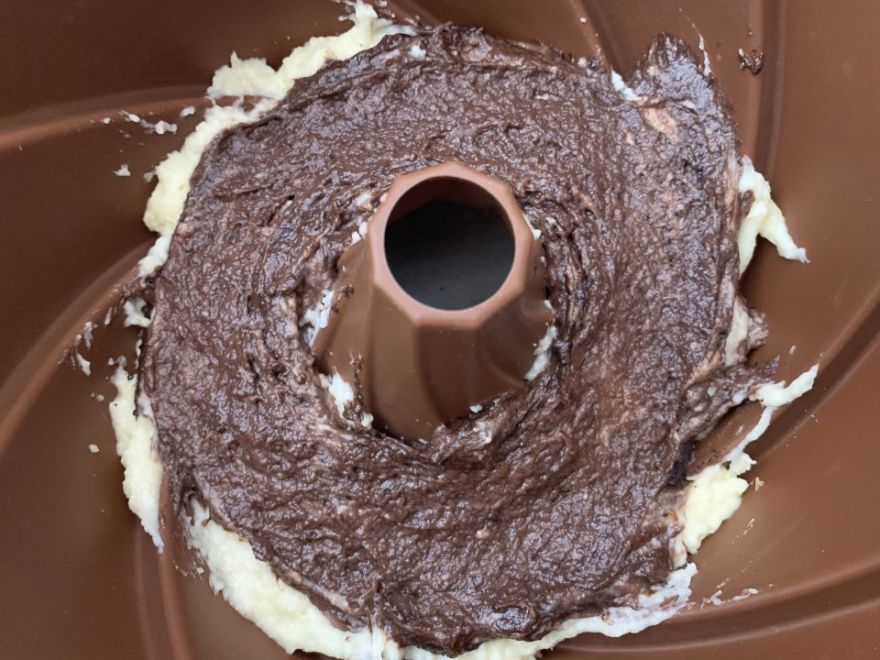 Yogurt cake with cottage cheese and fruit