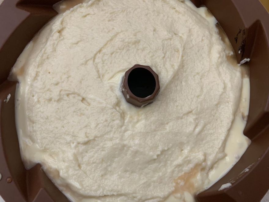 Yogurt cake with cottage cheese and fruit