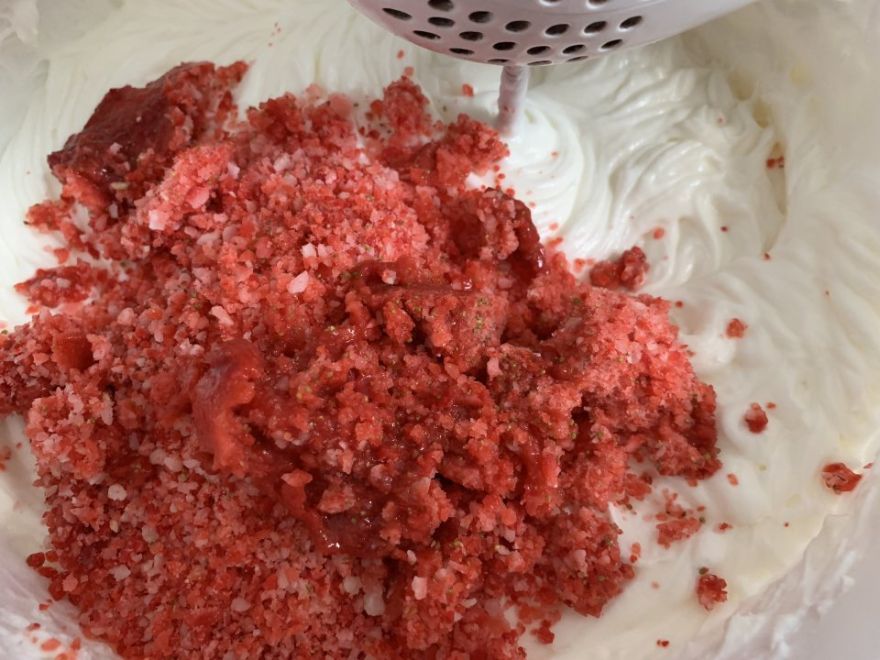 Sernik truskawkowo-kremowy