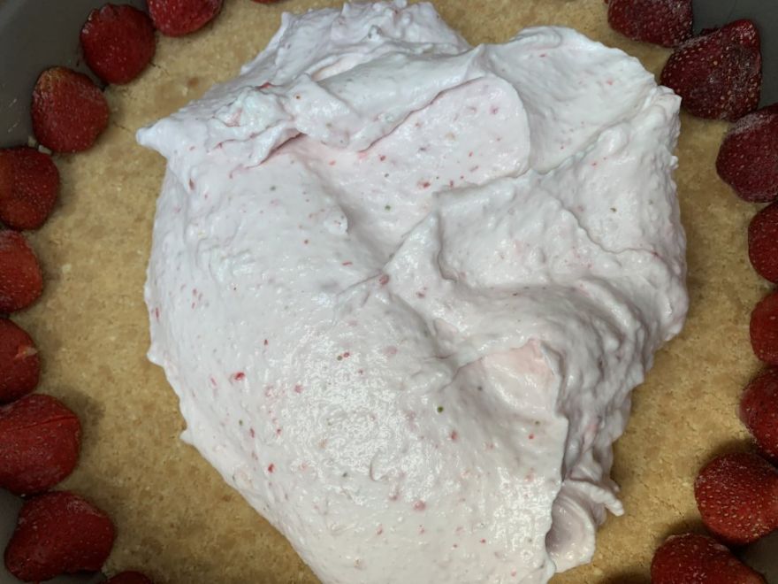 Sernik truskawkowo-kremowy