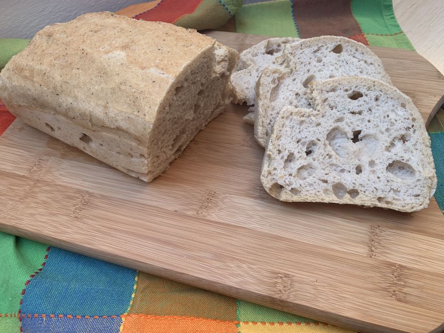 Bezlepkový kváskový chléb ve formě