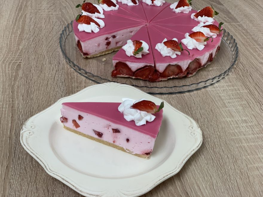 Bezglutenowy sernik truskawkowy