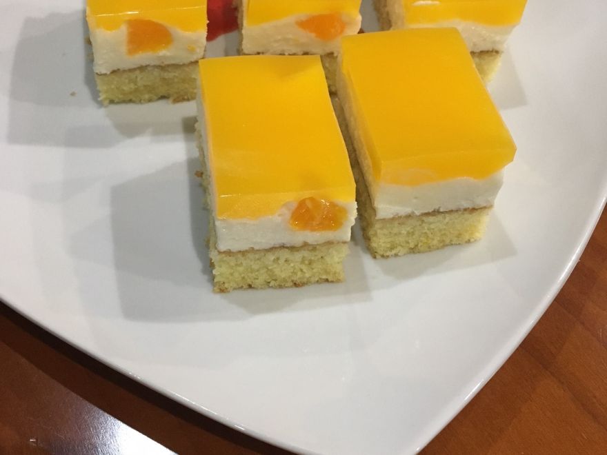 Gluten-free fruit dessert with cottage cheese filling