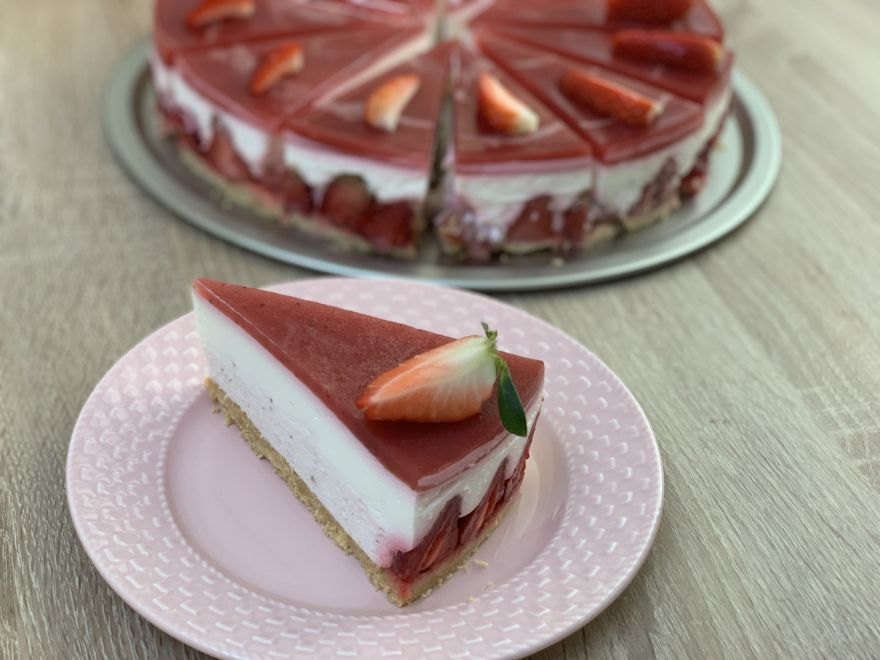 Sernik truskawkowo-kremowy