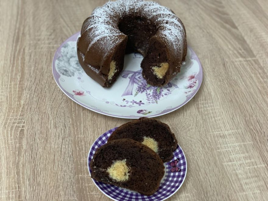 Bezlepková bábovka s kokosovými guličkami