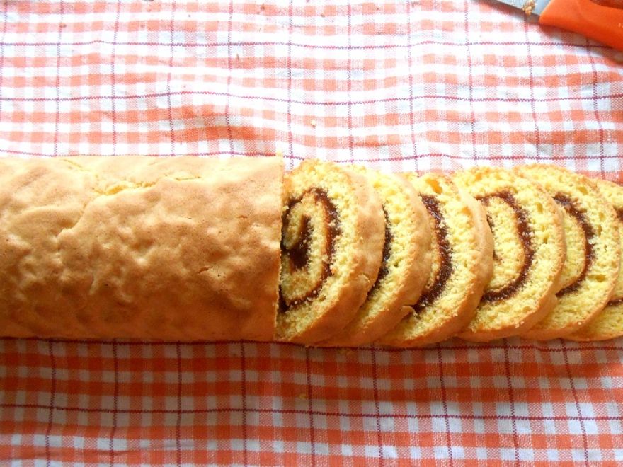 Bezlepkový želatínový koláč s roládou