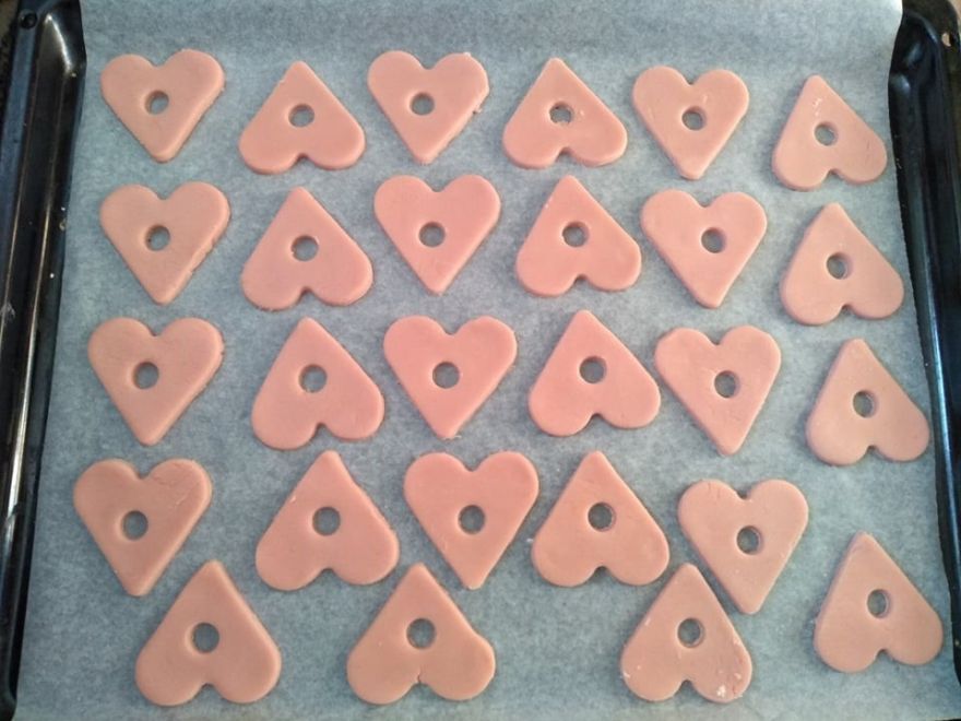 Gluten-free raspberry hearts