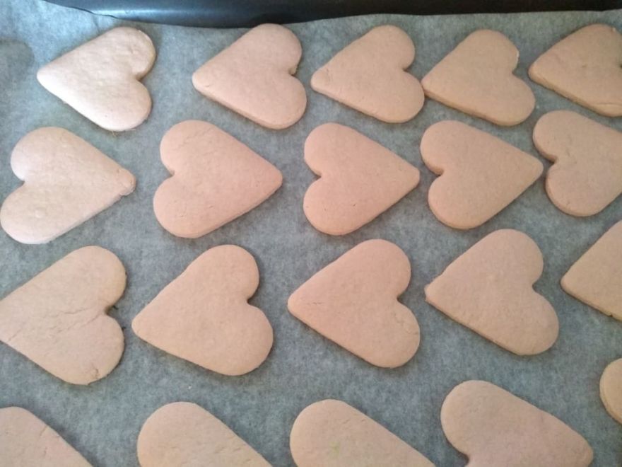 Gluten-free raspberry hearts