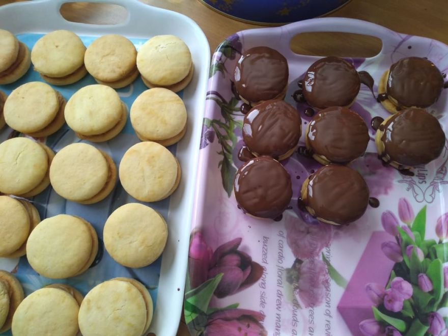 Glutenfreie Honigräder mit Sahne