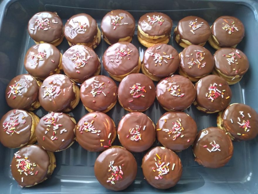 Glutenfreie Honigräder mit Sahne