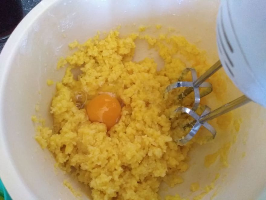 Bezlepkové a bezmliečne éclairs s vanilkovým krémom