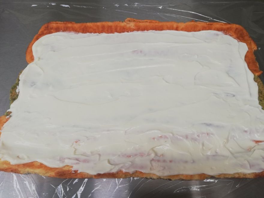 Bezlepková barevná slaná roláda