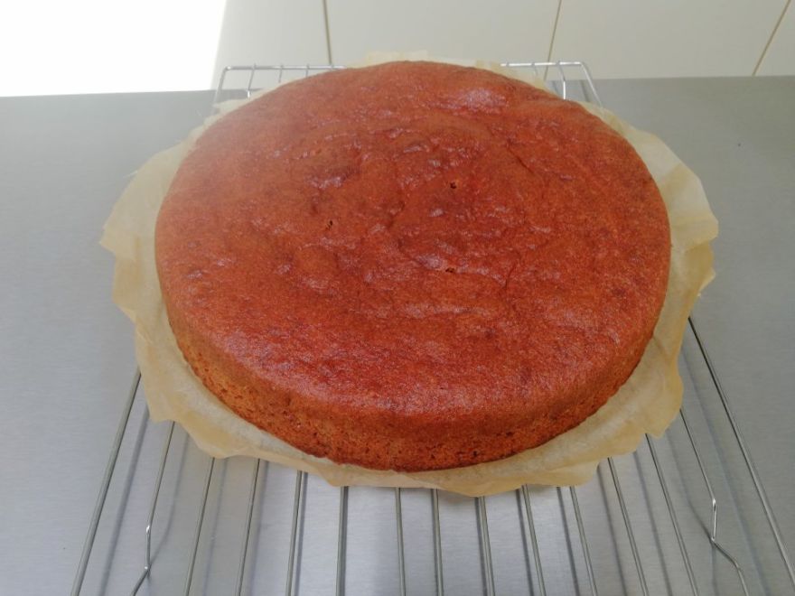 Bezlepkový red velvet dort