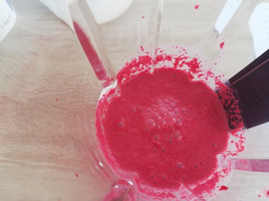 Bezlepkový red velvet dort