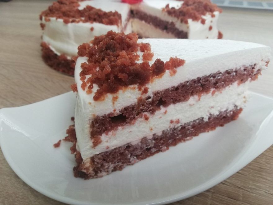 Bezlepkový red velvet dort