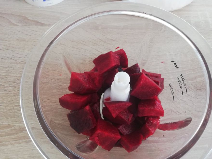 Bezlepkový red velvet dort