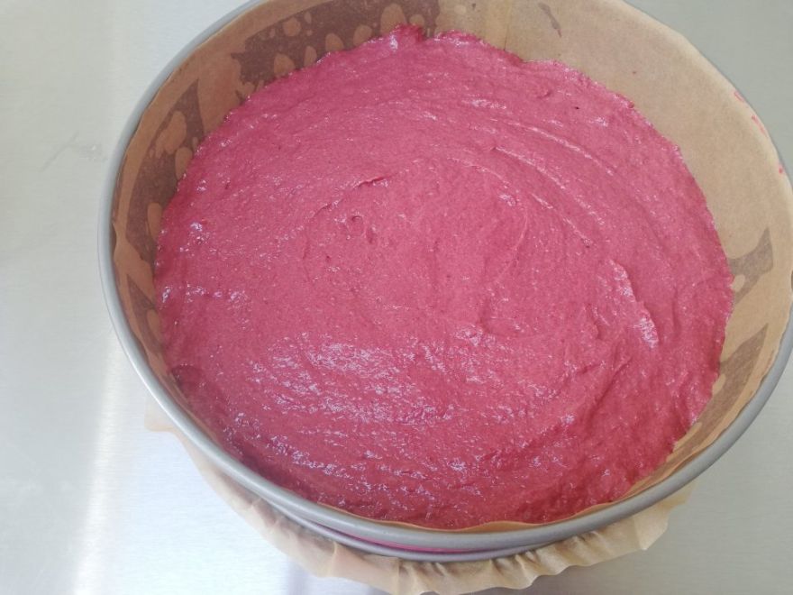 Bezlepkový red velvet dort