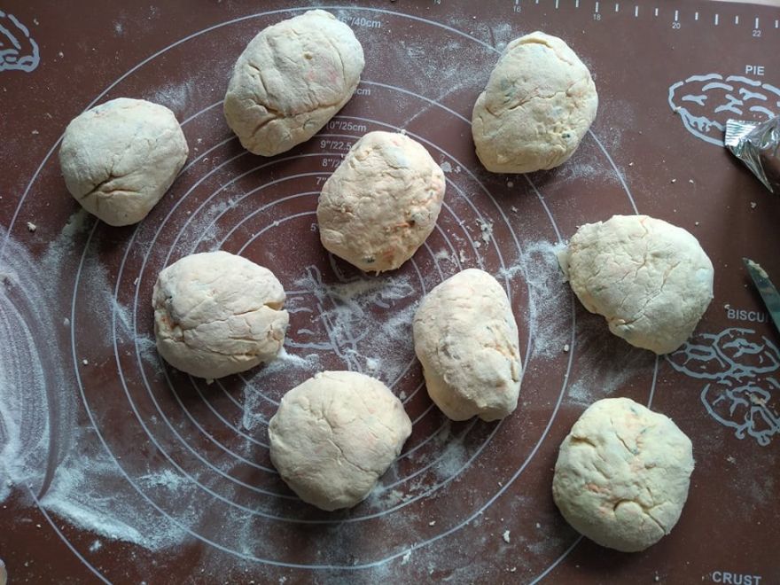 Bezlepkové mrkvové bagety s dýňovými semínky