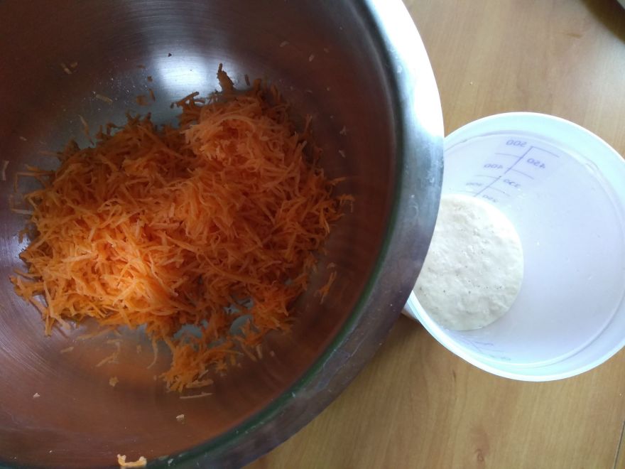 Bezlepkové mrkvové bagety s dýňovými semínky