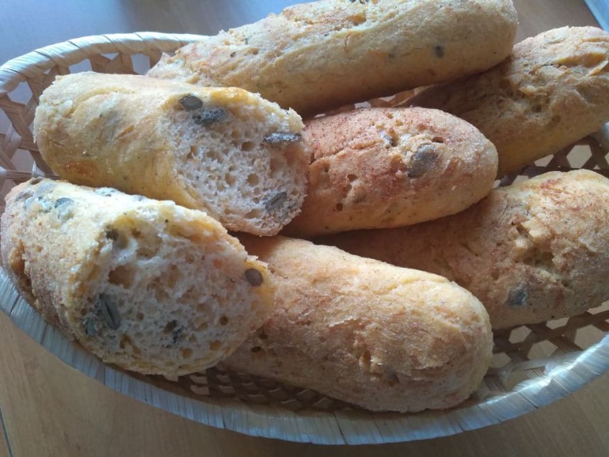 Bezlepkové mrkvové bagety s dýňovými semínky