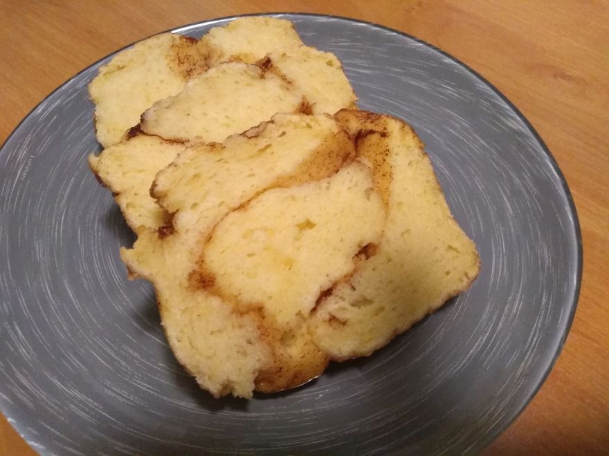 Bezlepkový kváskový skořicový chléb