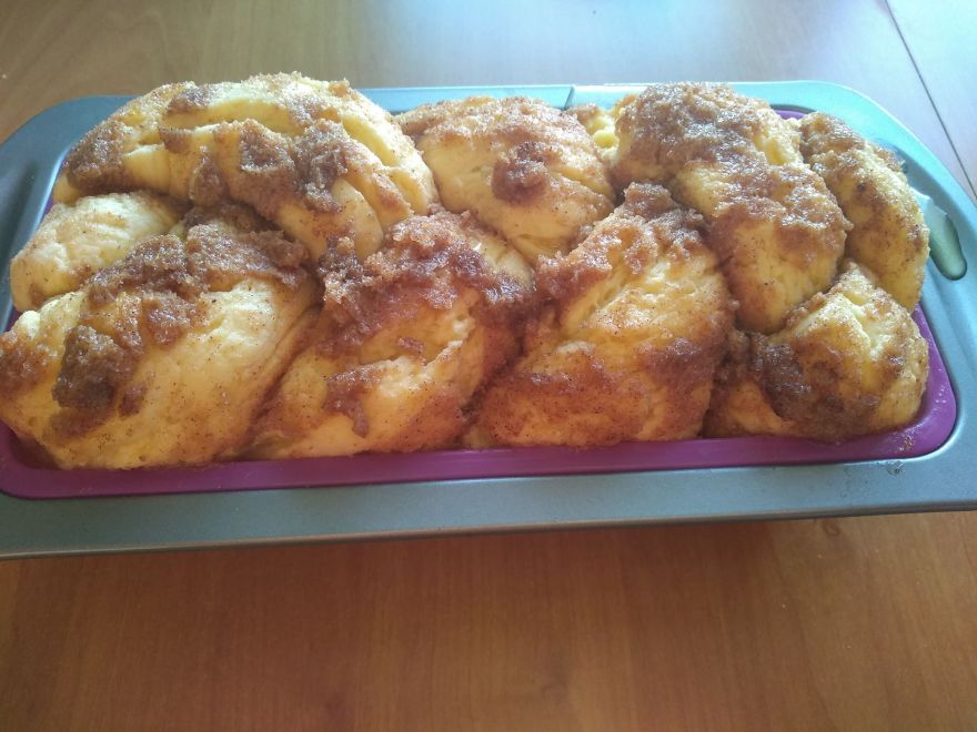 Bezlepkový kváskový skořicový chléb