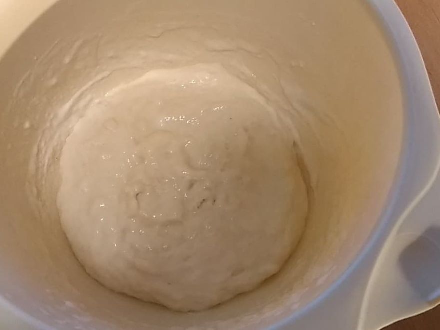 Bezlepkový kváskový skořicový chléb