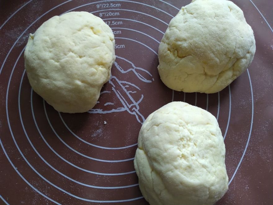 Bezlepkový kváskový skořicový chléb