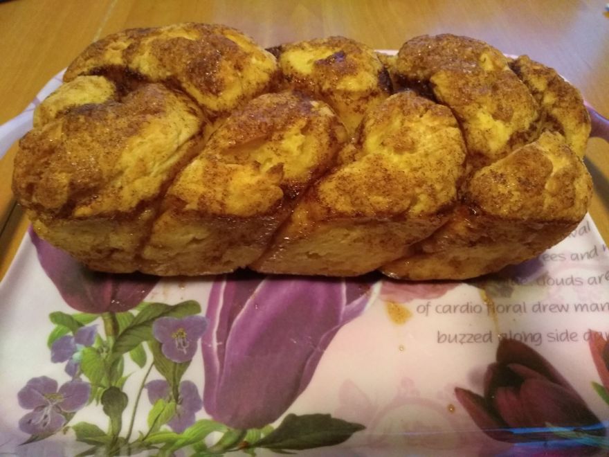 Bezlepkový kváskový skořicový chléb