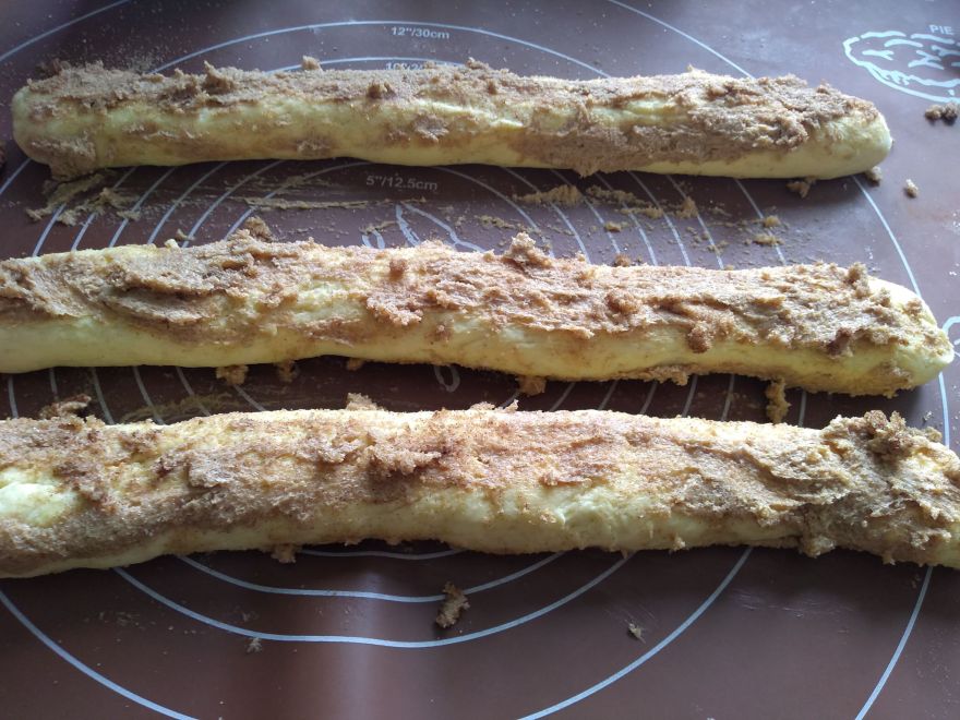 Bezlepkový kváskový skořicový chléb