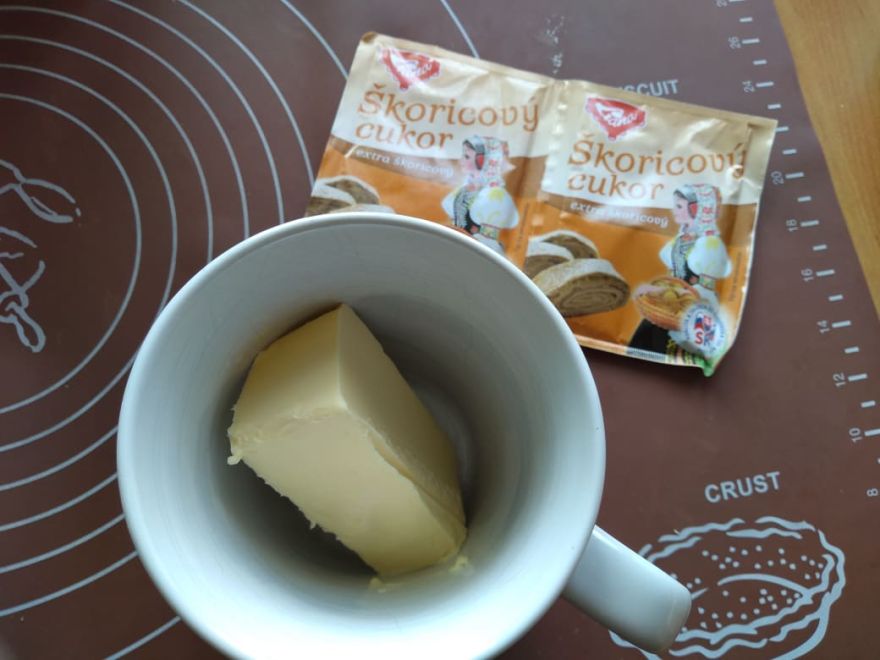 Bezlepkový kváskový skořicový chléb