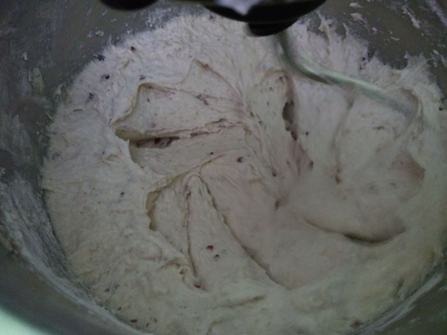 Bezlepkový kváskový chléb s kefírem a medem