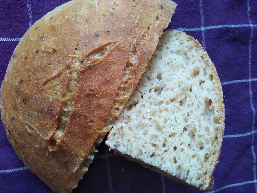 Bezlepkový kváskový chléb s kefírem a medem