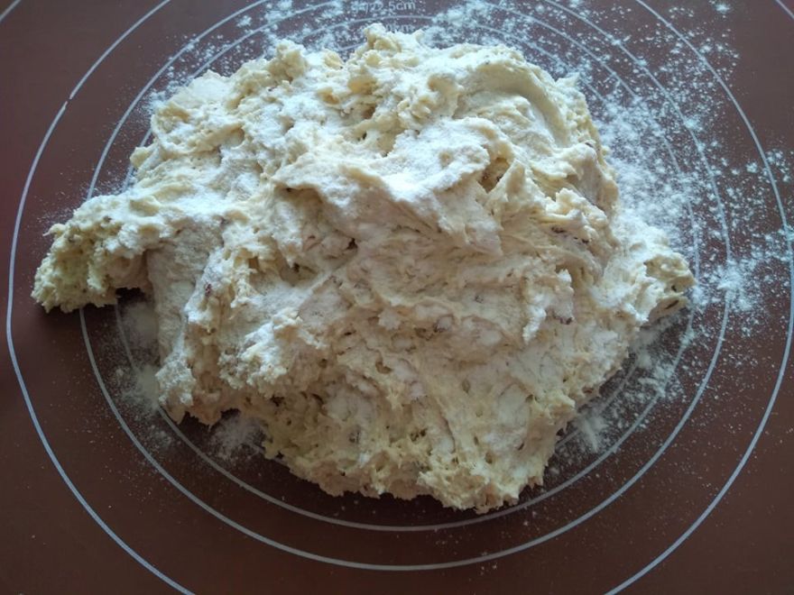 Bezlepkový kváskový chléb s kefírem a medem