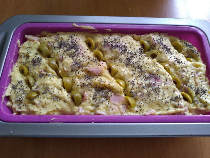 Bezlepkový olivový chléb se šunkou