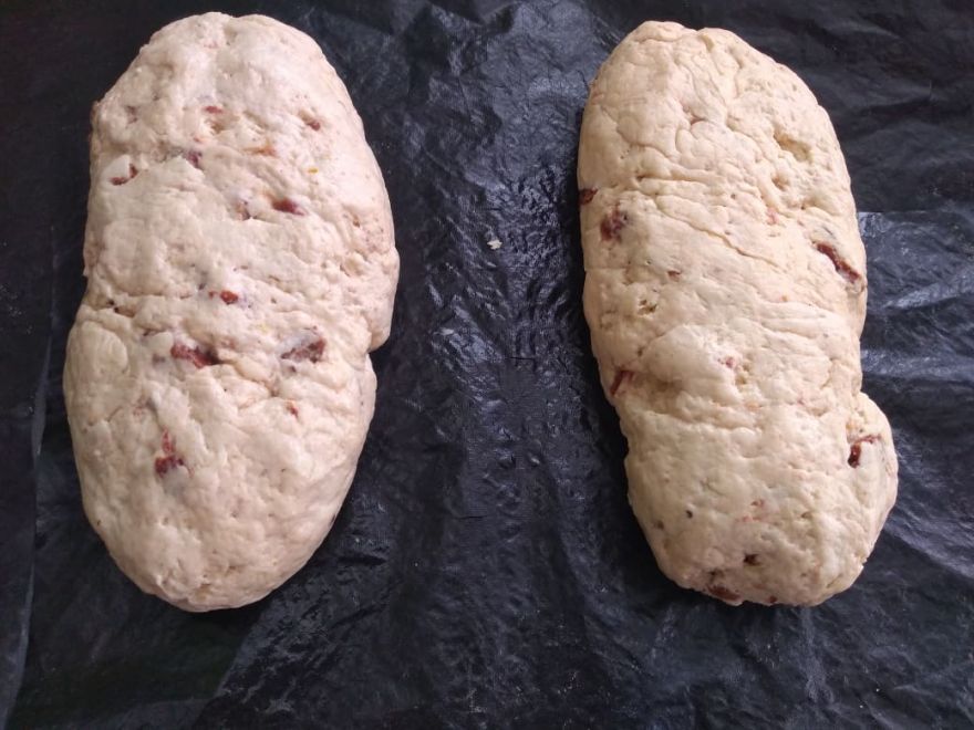 Bezlepkové ciabatty se sušenými rajčaty a olivami