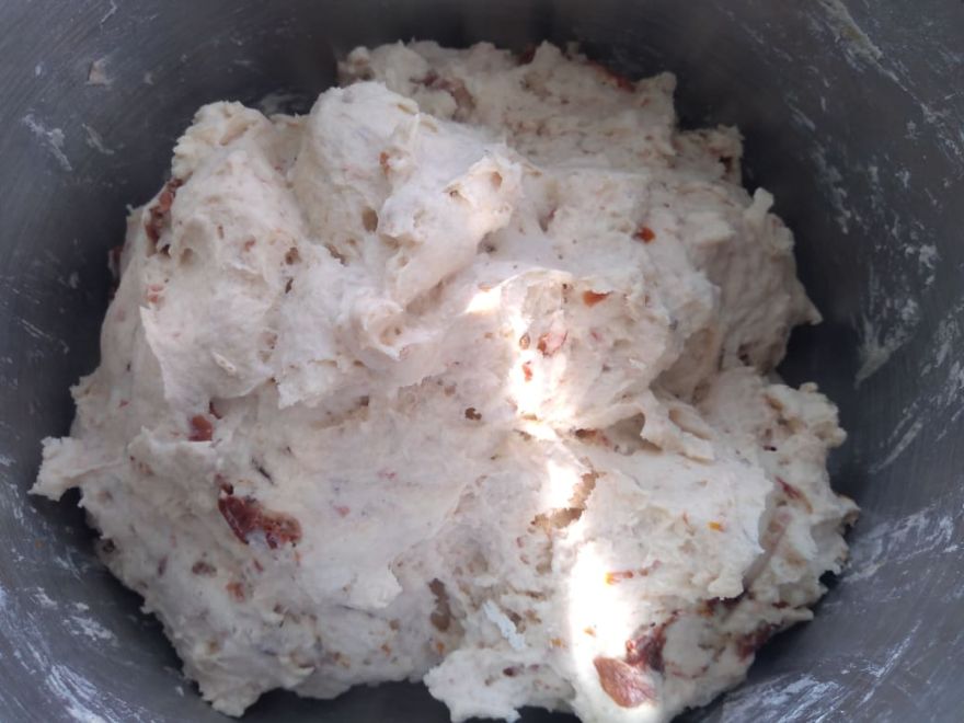 Bezlepkové ciabatty se sušenými rajčaty a olivami