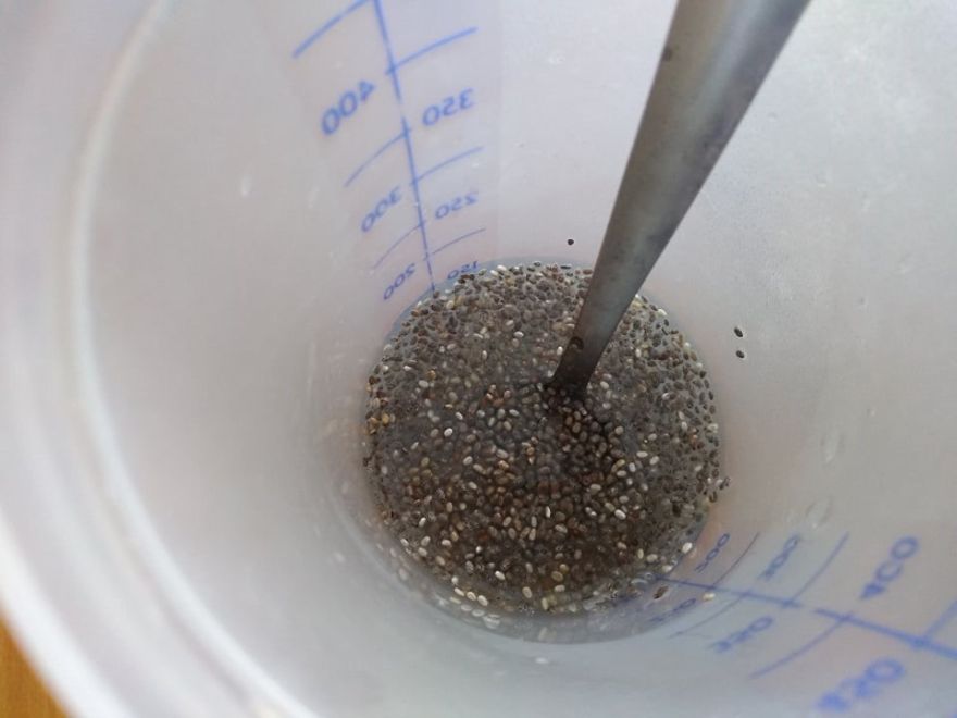 Bezlepkový tmavý chléb s chia semínky