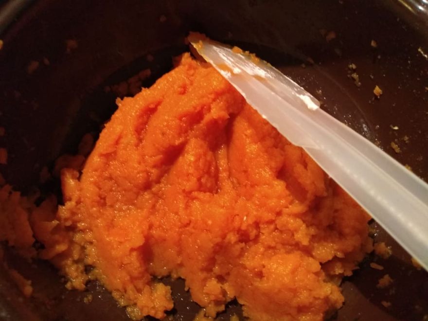 Bezlepkový kváskový mrkvový chléb